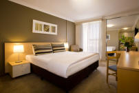 Apartment Bedroom - Adina Apartment Hotel Coogee