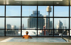 Indoor Pool / Spa - Meriton Tower Apartments Hotel