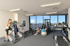 Gymnasium - Meriton World Tower Apartments Hotel