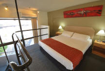 Loft Apartment Bedroom - Metro Apartments on Darling Harbour
