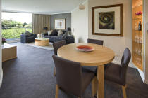 Garden Suite overlooking the Botanic Gardens - Quay Grand Suites